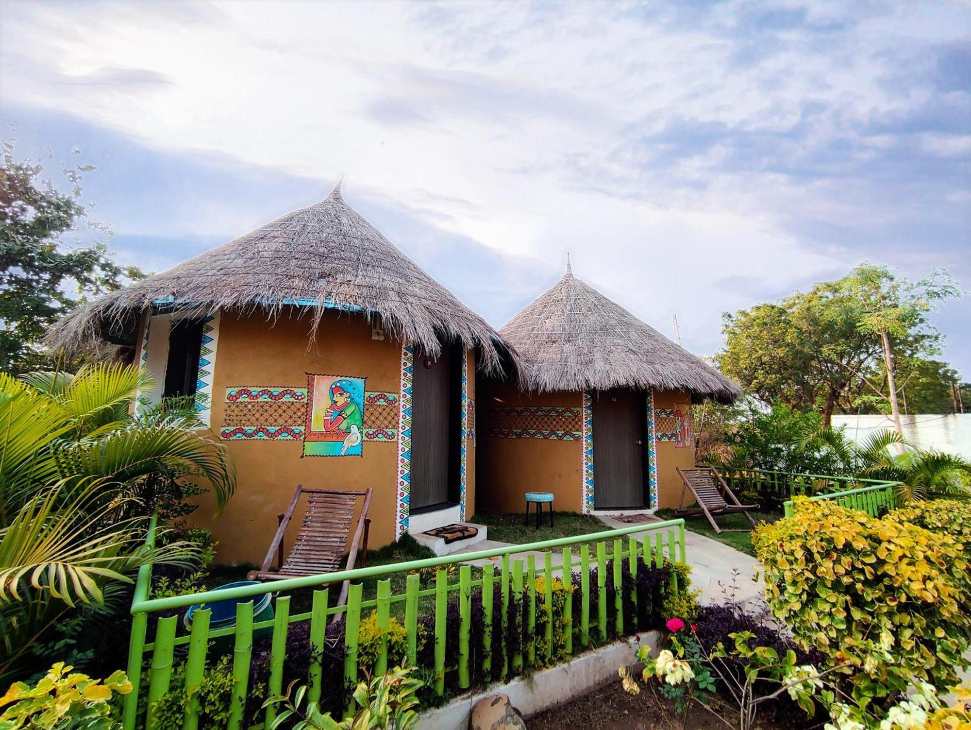 Van Vagdo Resort Rajpipla Exterior foto