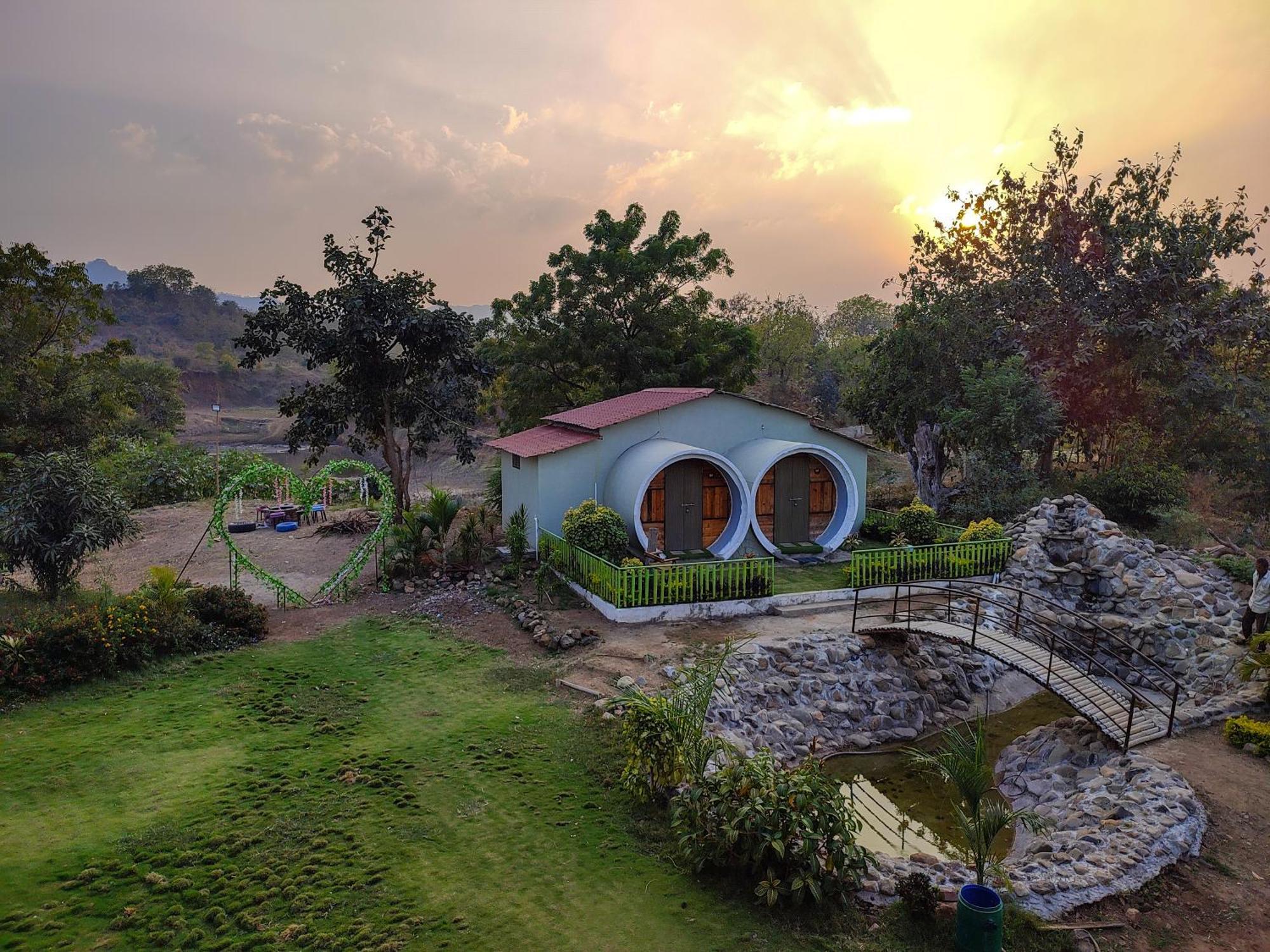 Van Vagdo Resort Rajpipla Exterior foto