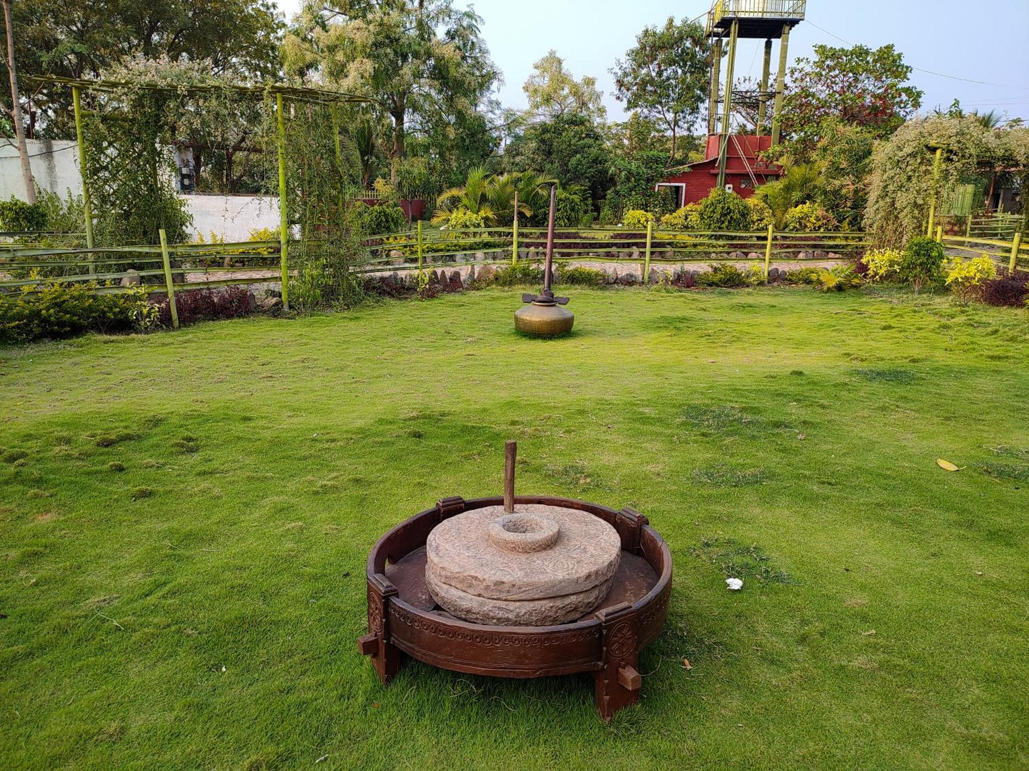 Van Vagdo Resort Rajpipla Exterior foto